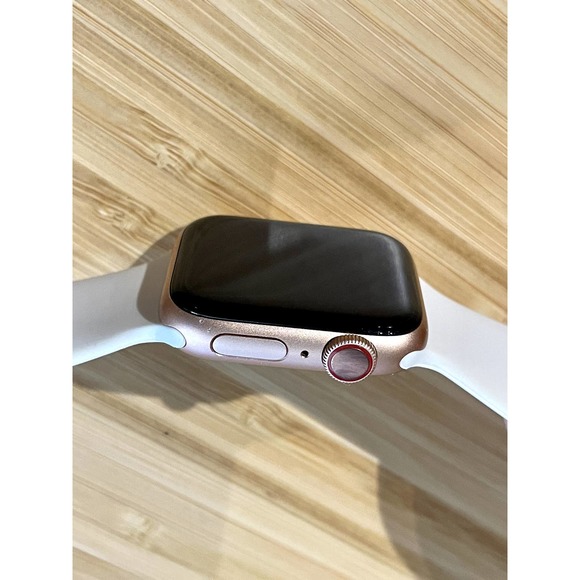 Apple Watch Gold Series 4 40mm GPS + Cell + 3 Bands + Charging Accessories - Picture 10 of 10